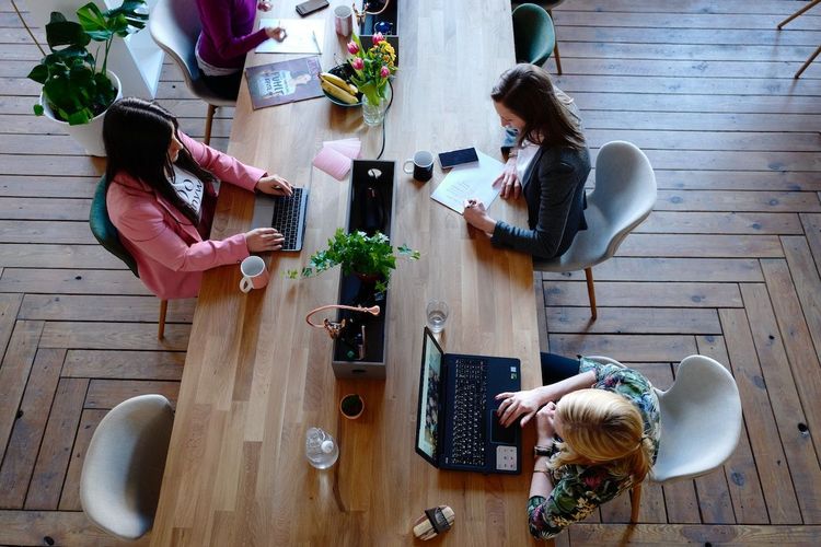 Why Work Group Chat Apps Should Still Be Used in the Office