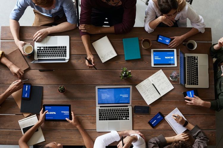 Reasons Why Work Chat Apps Boost Team Productivity