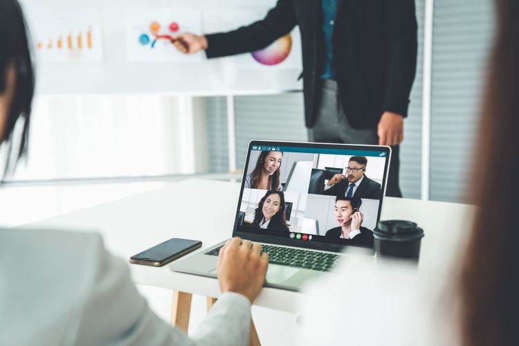 6 Video Calling Etiquettes for a Smooth Experience