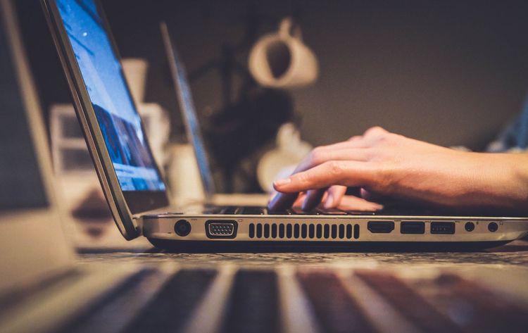 How Can Businesses Make the Most of Online Chat Meetings?