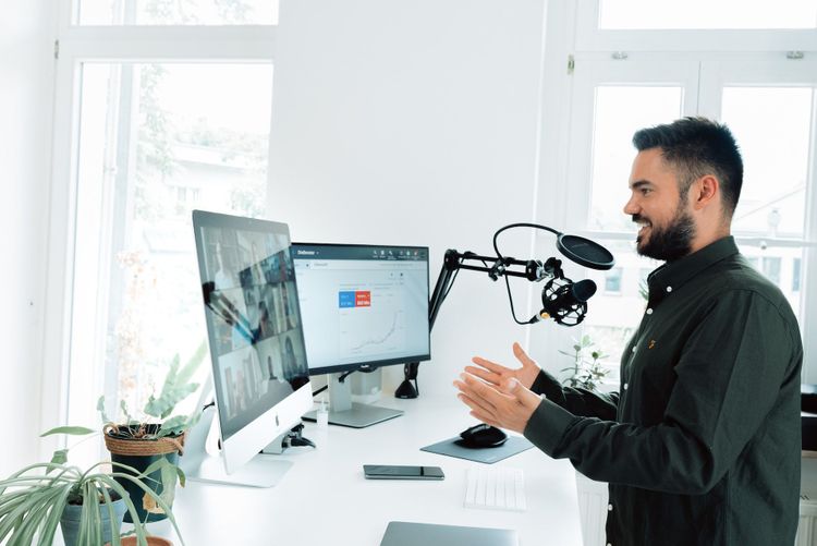 6 Video Call Etiquettes for Better Online Business Meetings