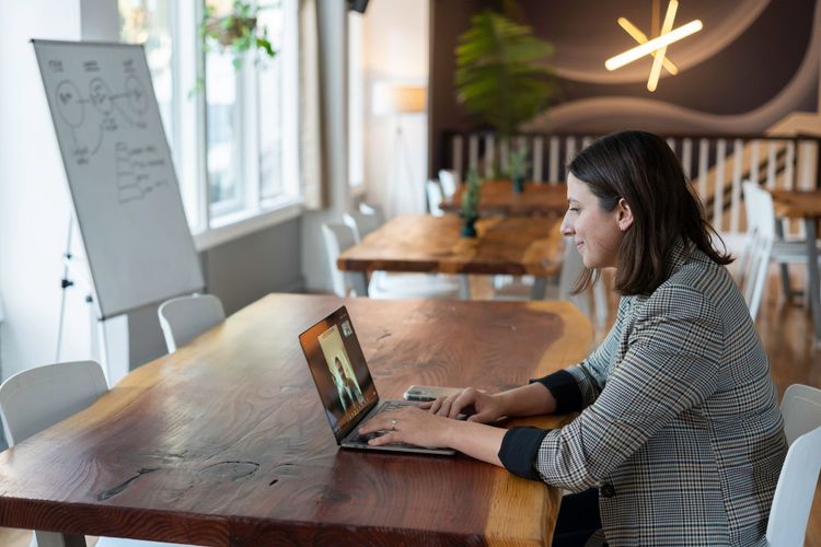 4 Reasons to Use Video Conferencing for Your Business